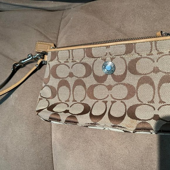 Coach Wristlet Small Purse - Picture 9 of 9